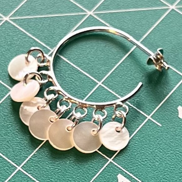 New Pearl/925 Sterling Silver 3/4 Hoop Earrings 7 Mother of Pearl Disks Gift Box - Picture 1 of 9